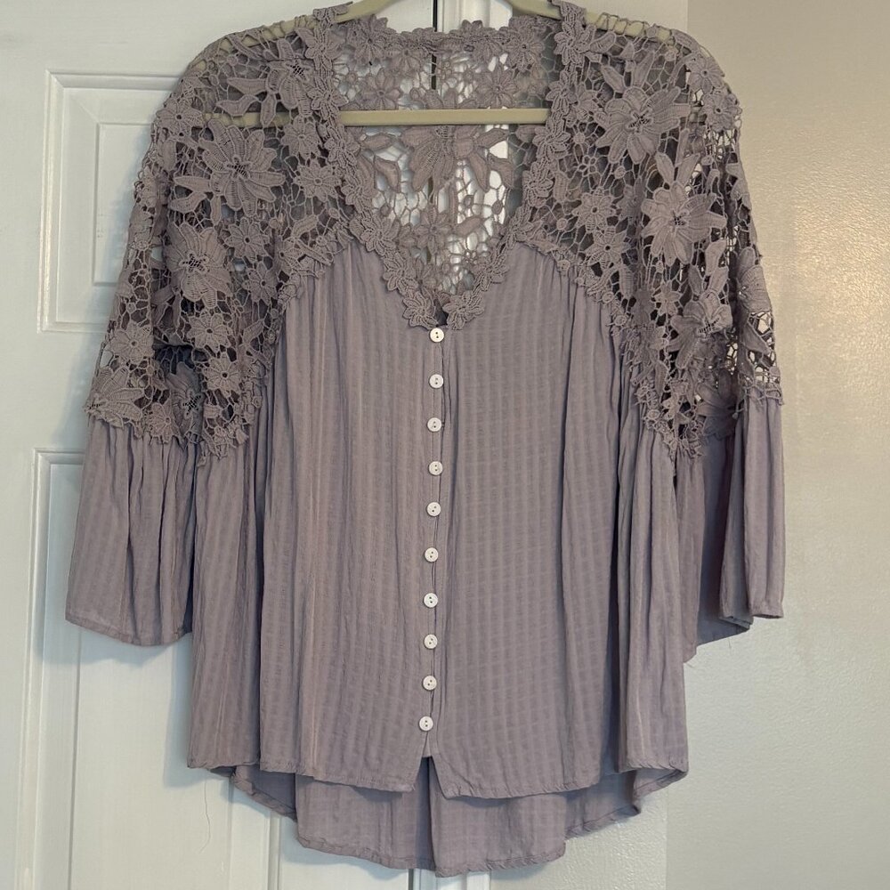 New! Never worn Grey Lace Top - M